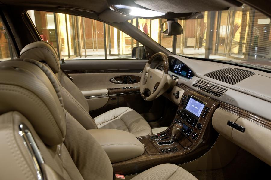 Интерьер Maybach 62 (V240) 2010 года  (фото 9 из 32)